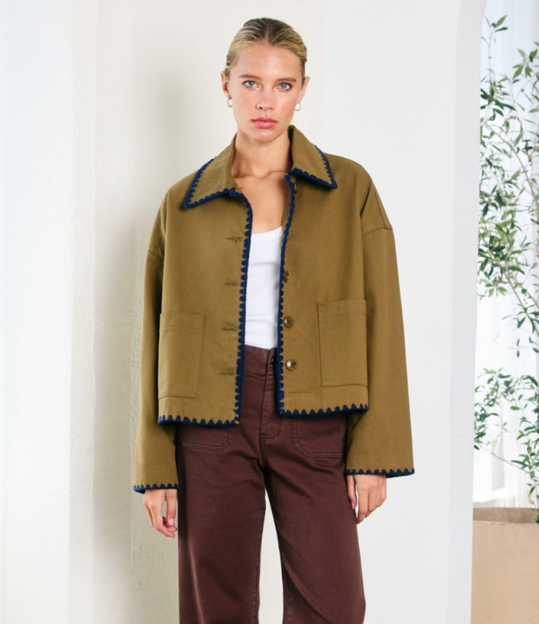 Collar Jacket with contrast stitching