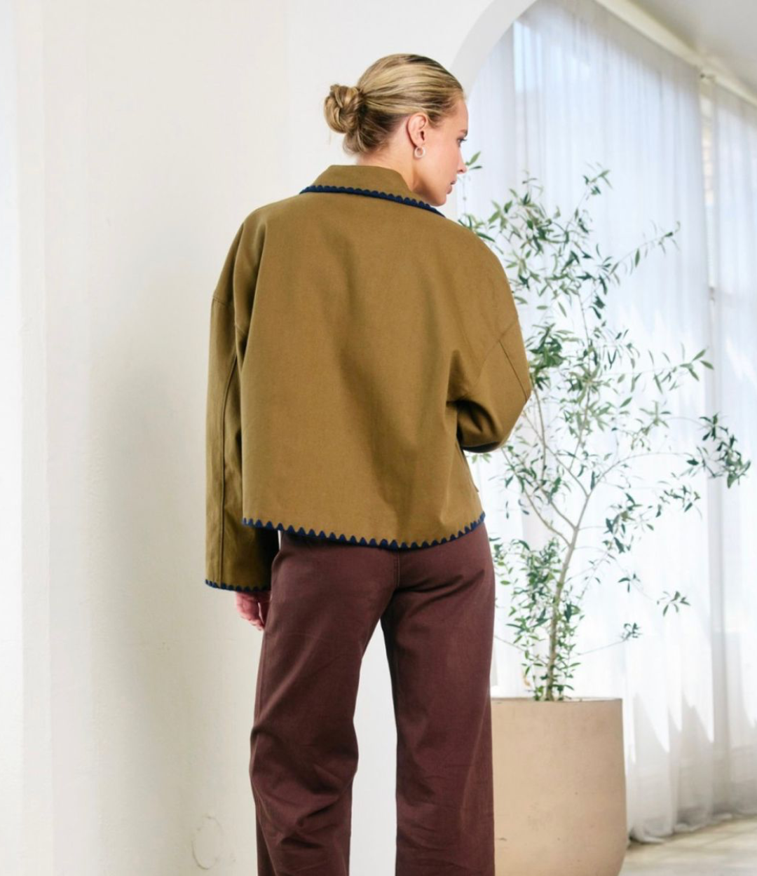 Collar Jacket with contrast stitching